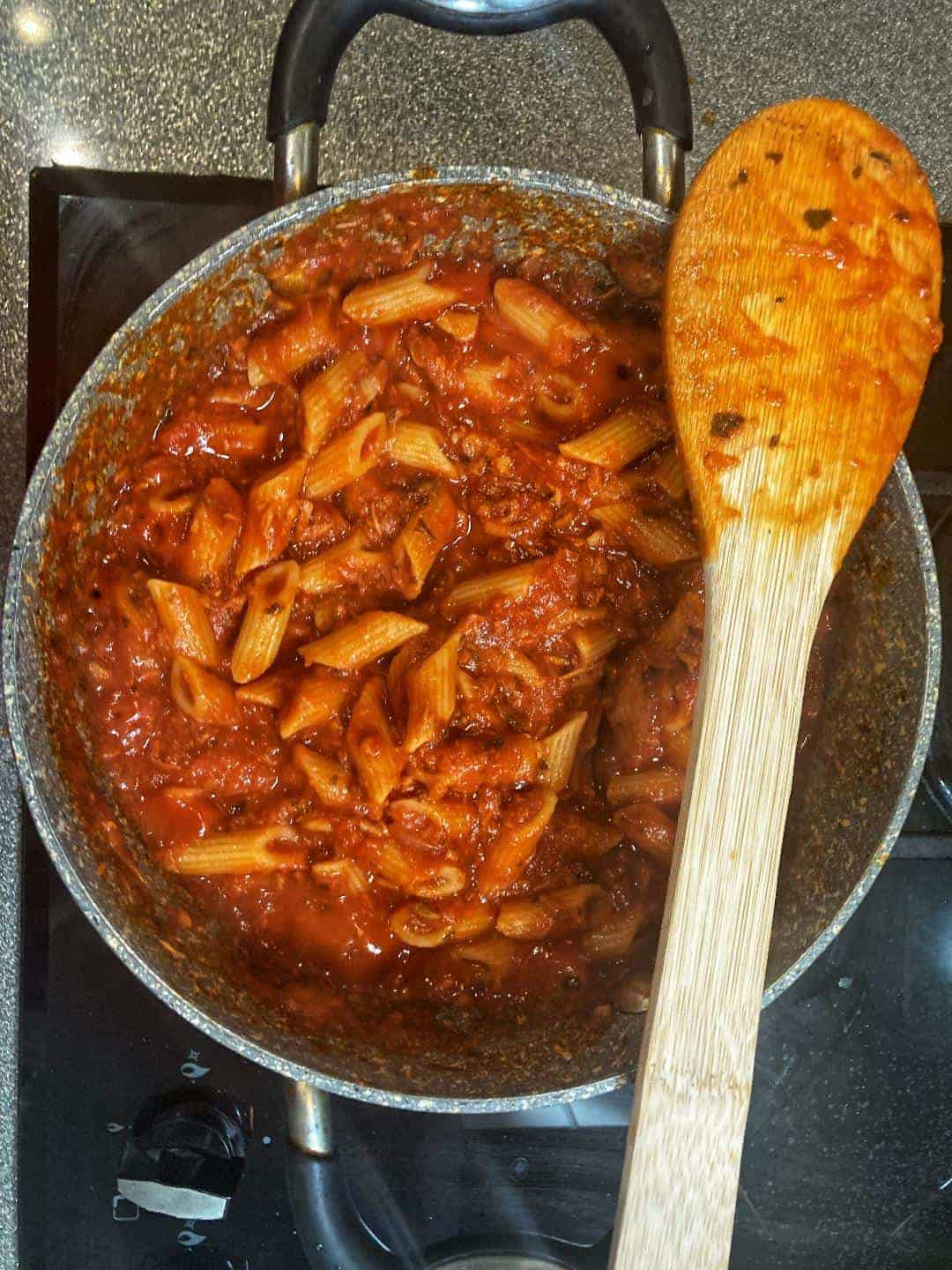 mix the tuna pasta with tomato sauce