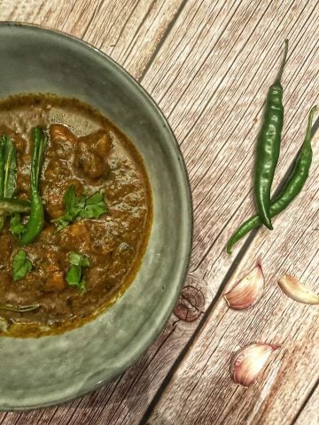 garlic and chili chicken curry