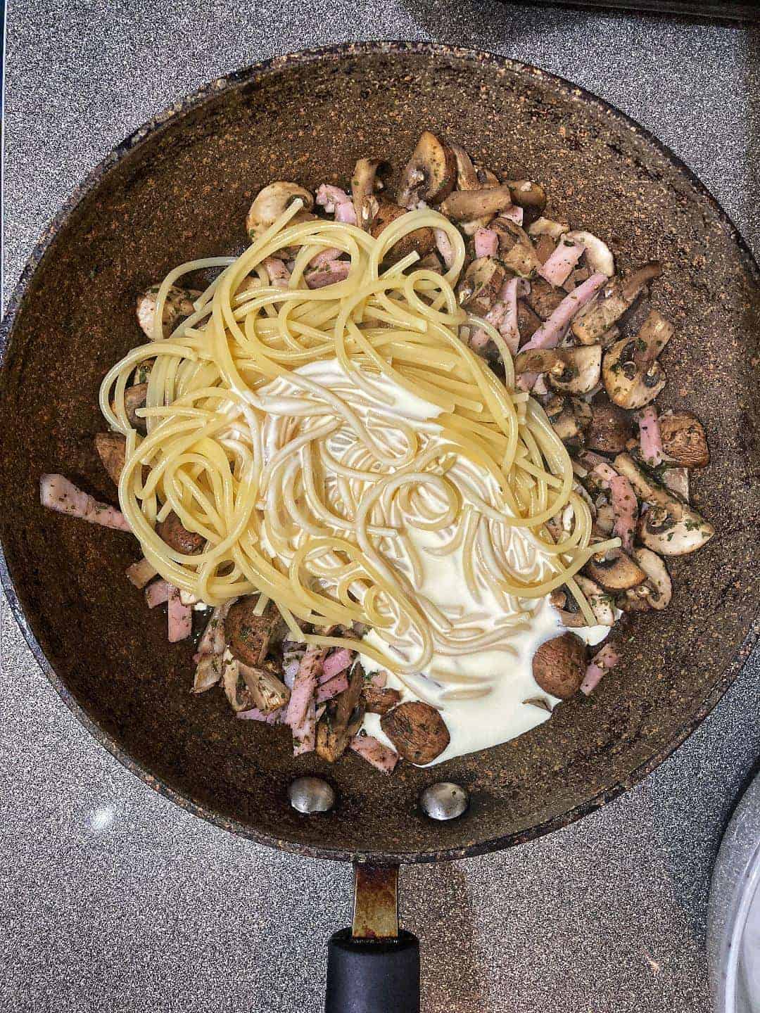 Philadelphia Ham ham and mushroom spaghetti with philadelphia and milk cream | Spice and ...
