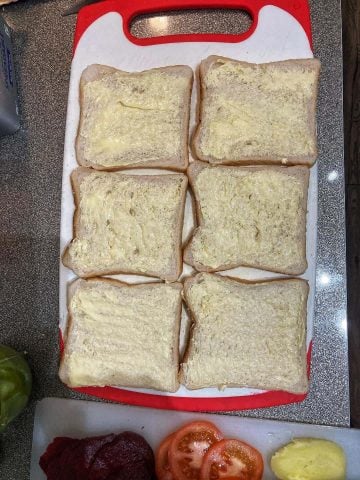 Buttered bread slices