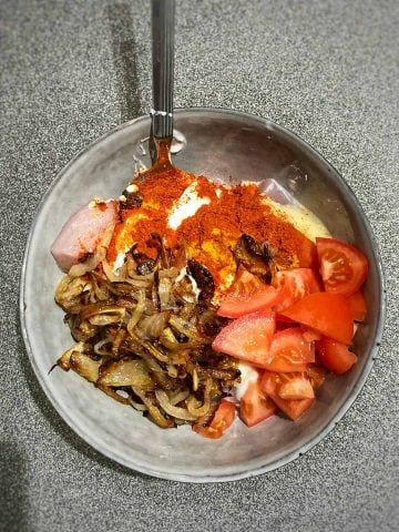 chicken-marinating-with-fried-onions
