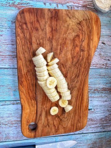 sliced bananas