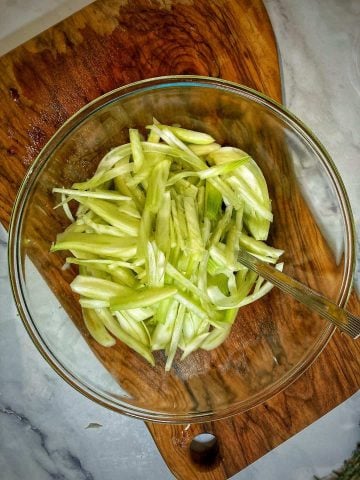 thinly sliced fennel in medium bowl