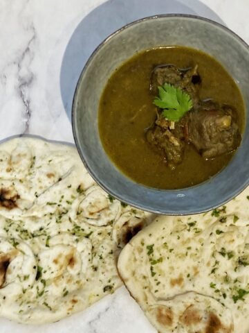 Andhra chicken curry with naan