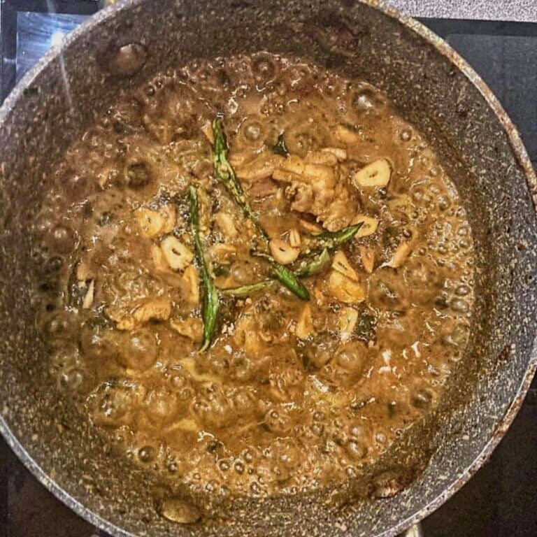 Easy Garlic Chicken Curry Without Tomato Spice and Life